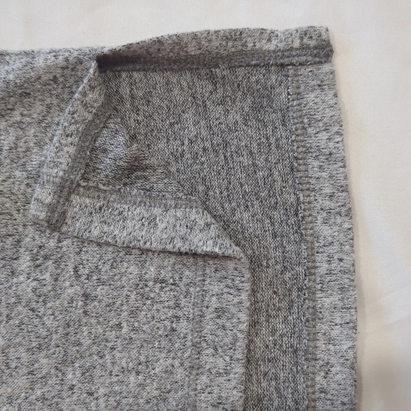 Abecrombie & Fitch Lightweight Long Sleeve Sweater, Color Heather Gray Size S - Picture 7 of 14